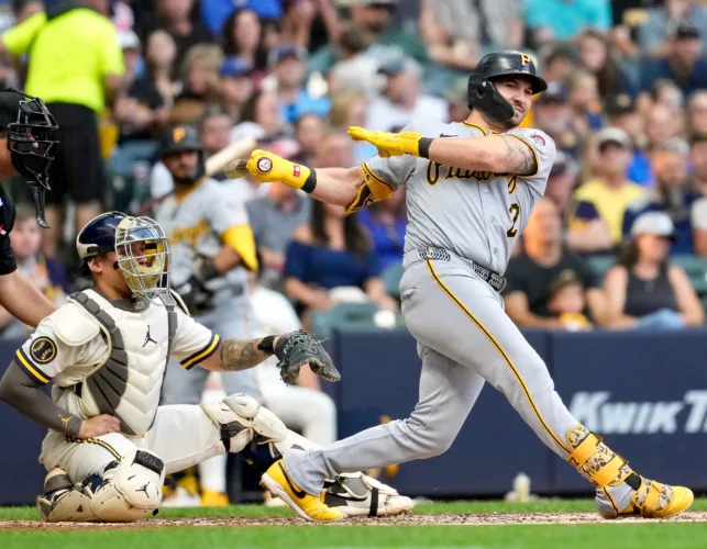 Horwitz drives in 3, Pirates beat Brewers